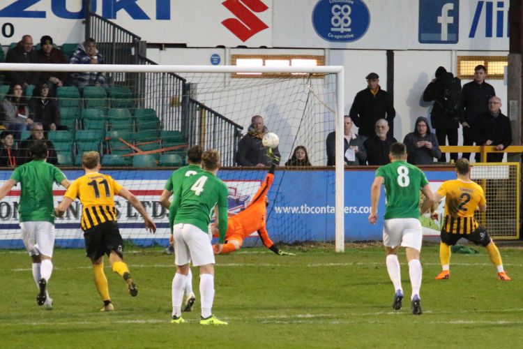 Ben Davies levels the scores from the penalty spot