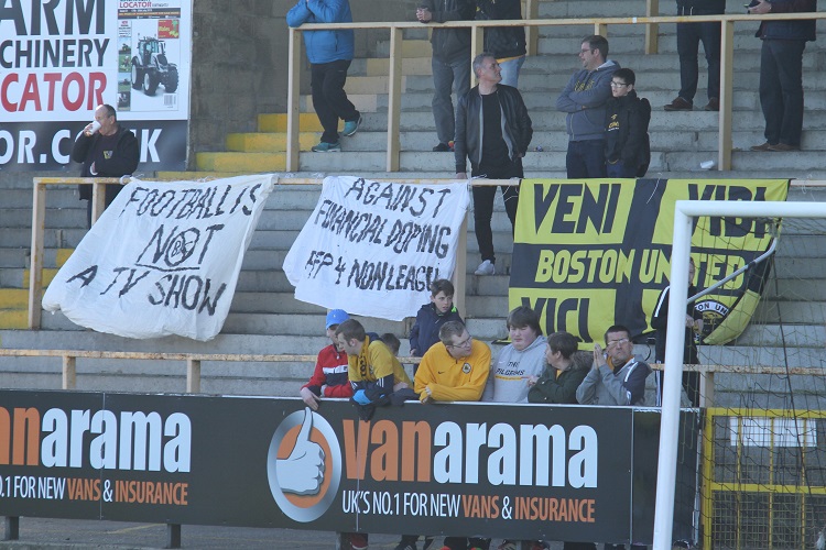 Boston fans demonstrate a proper flag - in Latin. Not a sheet scrawled with a slogan with a black felt tip