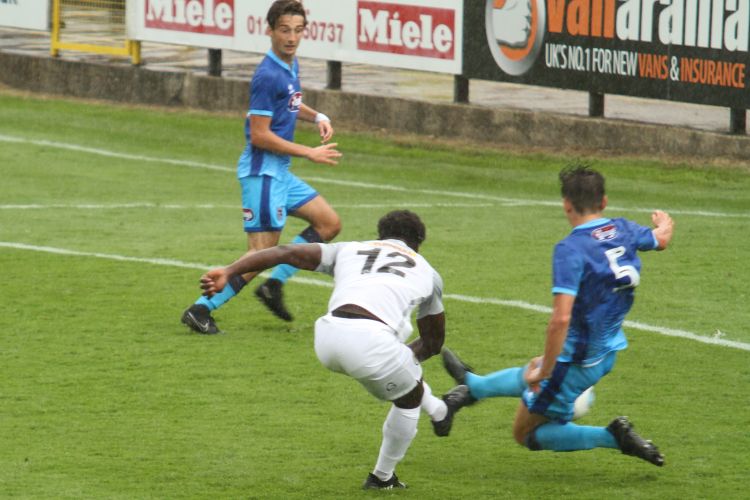 Kabongo Tshimanga scores