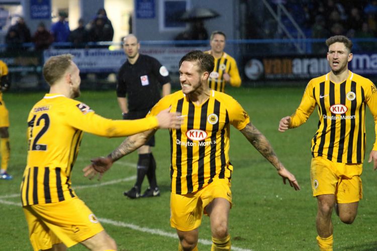 Brad Abbott has put Boston 4-3 up