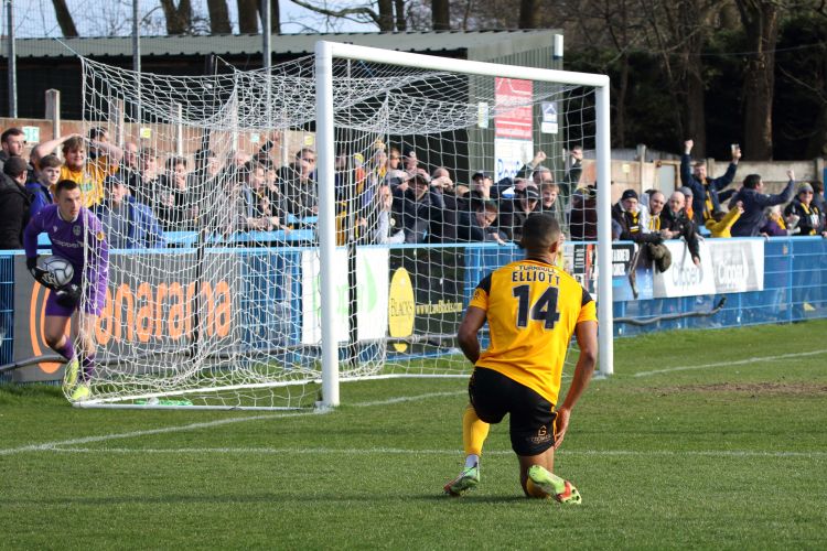 Danny Elliott misses the open goal