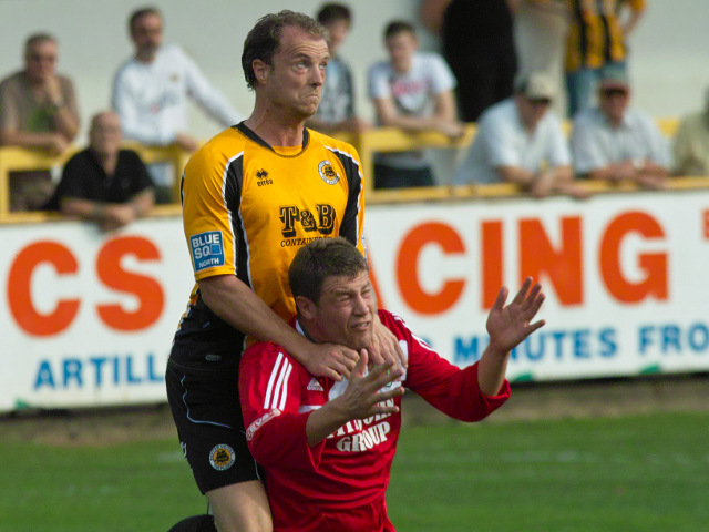 Alan White defends