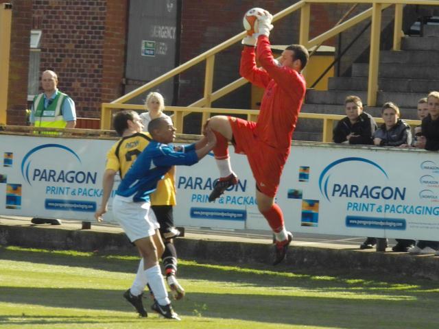 Knees up Aaron Butcher