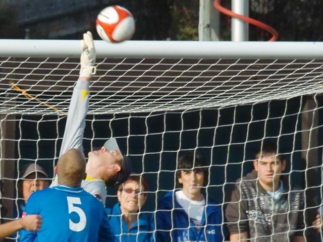 Lowestoft score direct from a corner