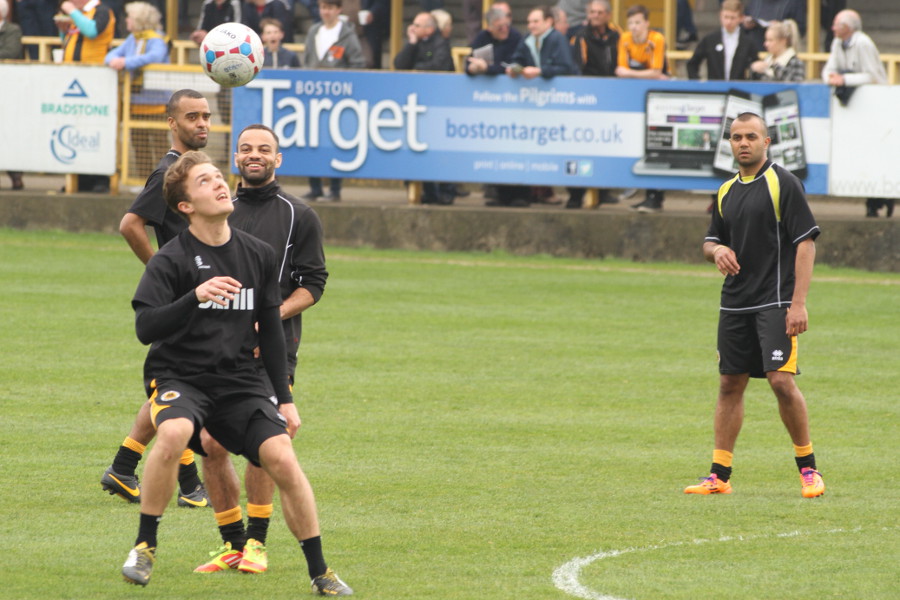 The subsitiutes warm up