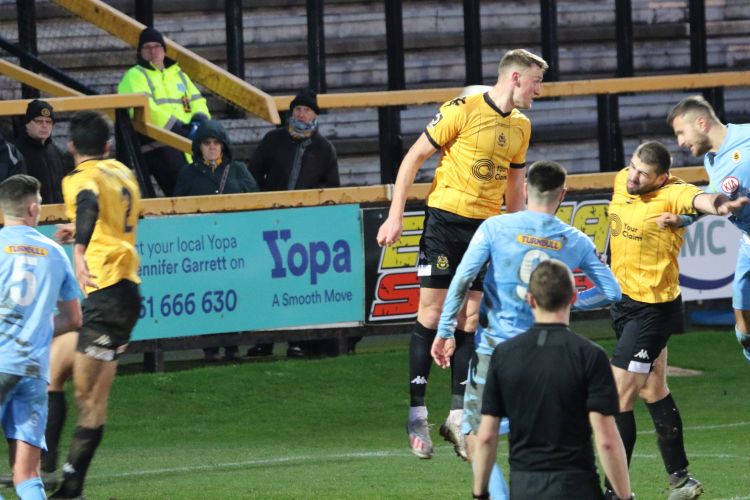 Luke Shiels meets Andi Thanoj's corner