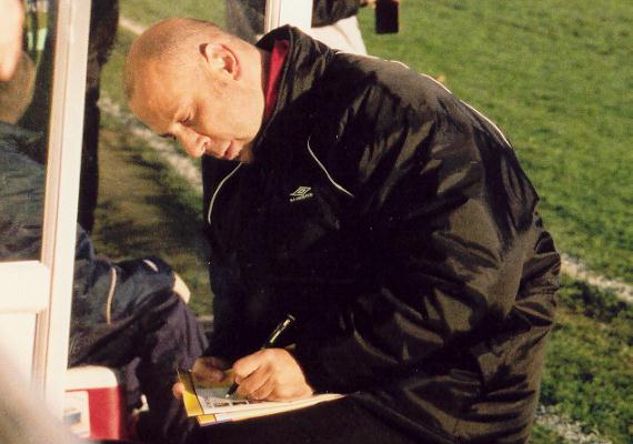 Gentleman Garry Hill signs an autograph