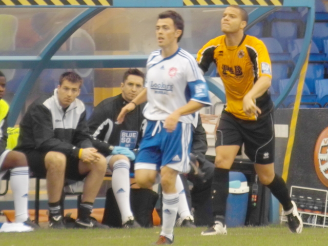 Lee Canoville throws in